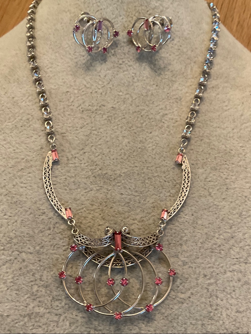 Vintage Costume Jewelry Set With Pink Crystals And Silver Tone Filigree. - Picture 1 of 5
